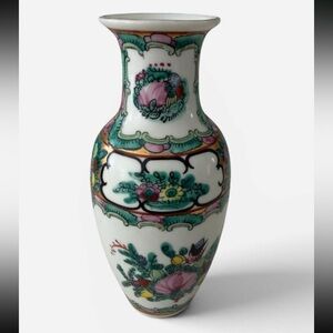 ANTIQUE CHINESE ROSE MEDALLION STYLE HAND PAINTED PORCELAIN VASE